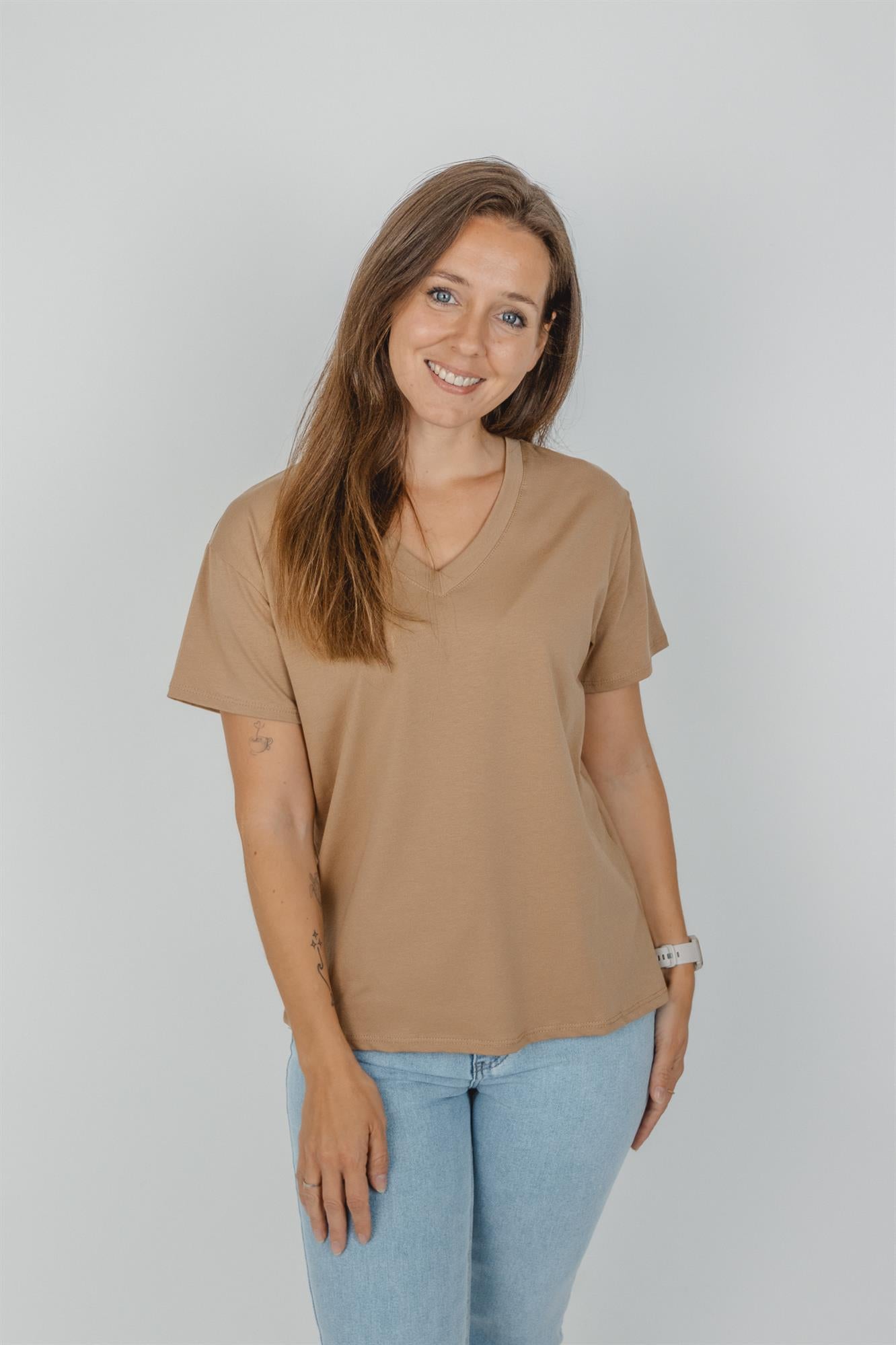 Kurzes T-Shirt mit V-Ausschnitt