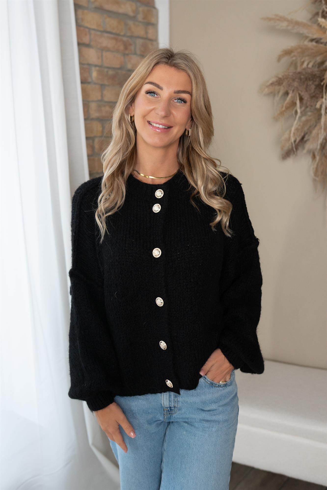 Strickjacke kurz mit goldenen Knöpfen