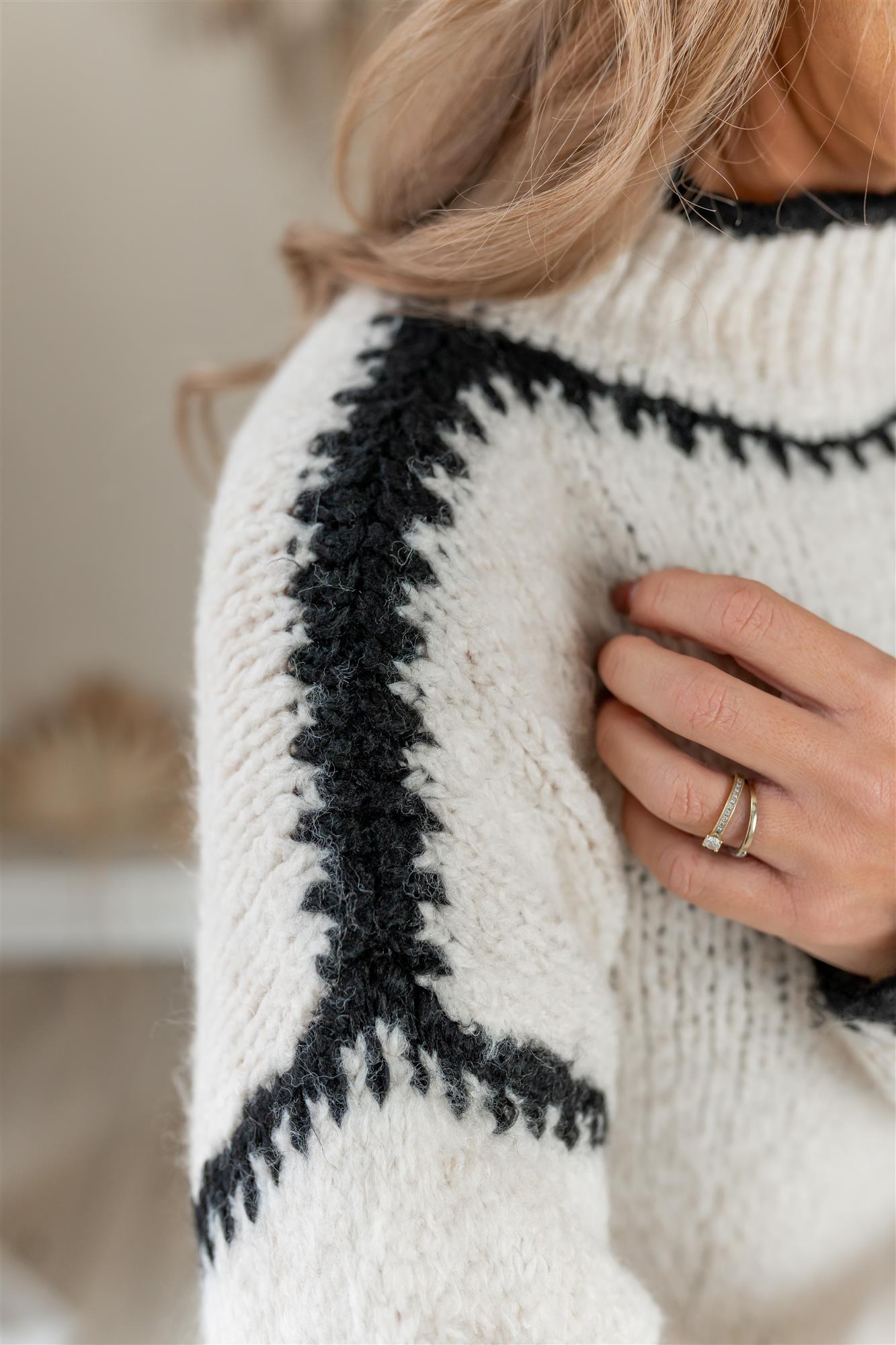 Pullover mit abgesetzten Nähten