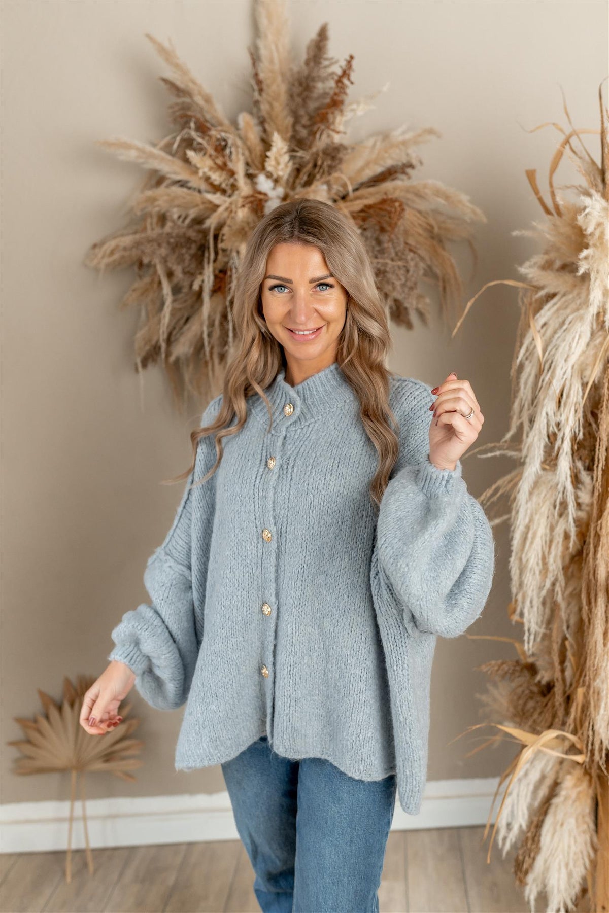 Strickjacke lang mit goldenen Knöpfen