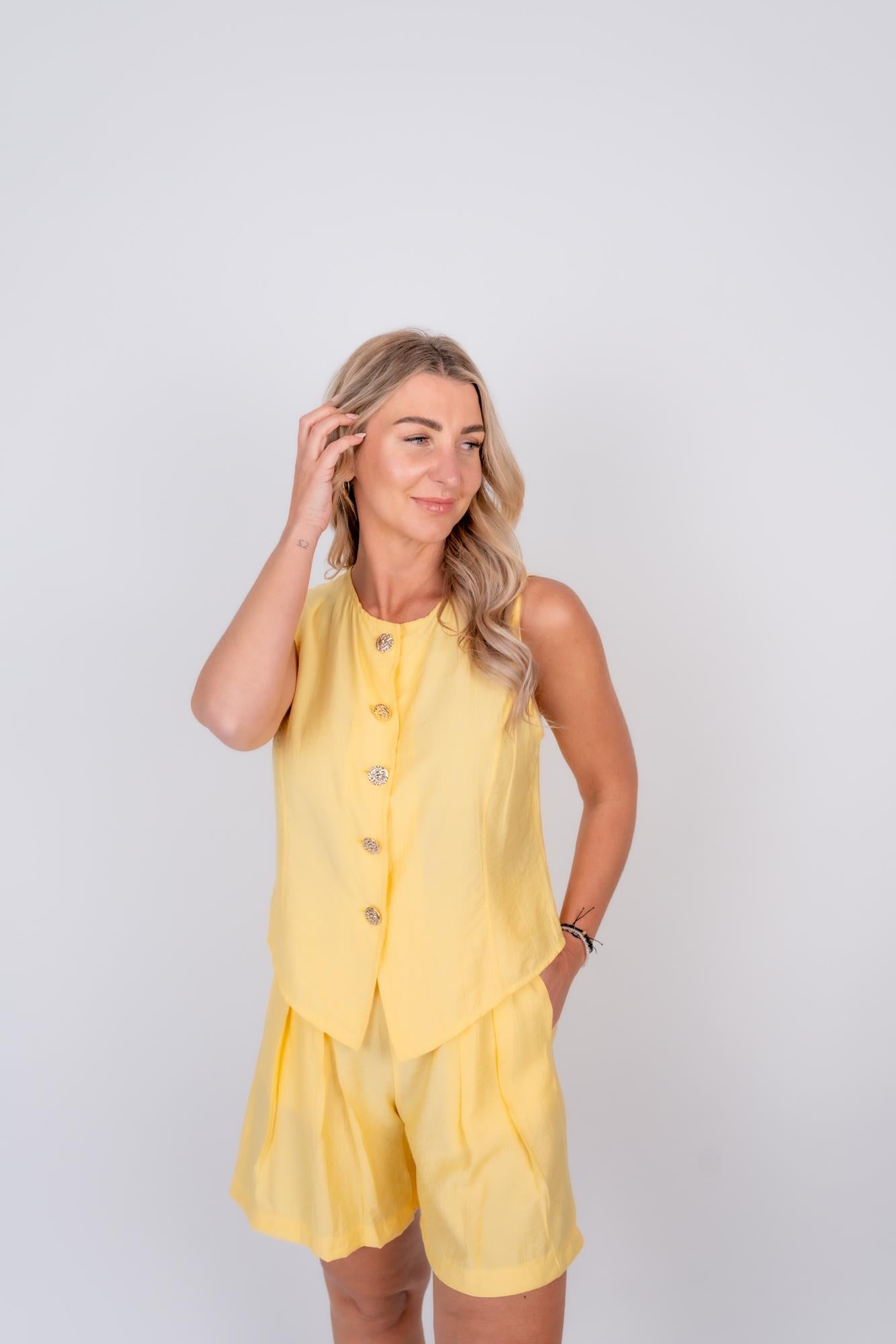 Set aus Weste und Shorts