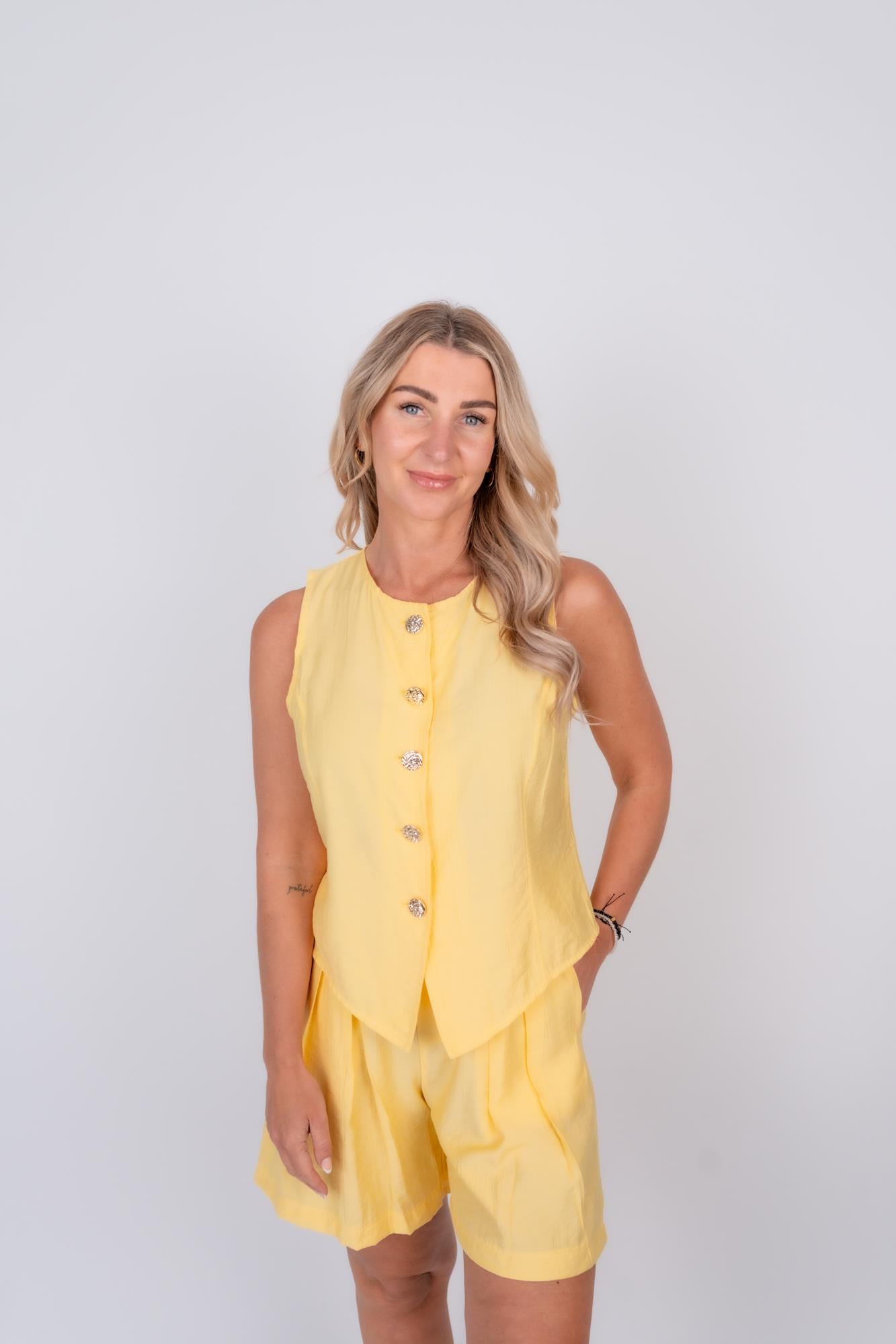 Set aus Weste und Shorts