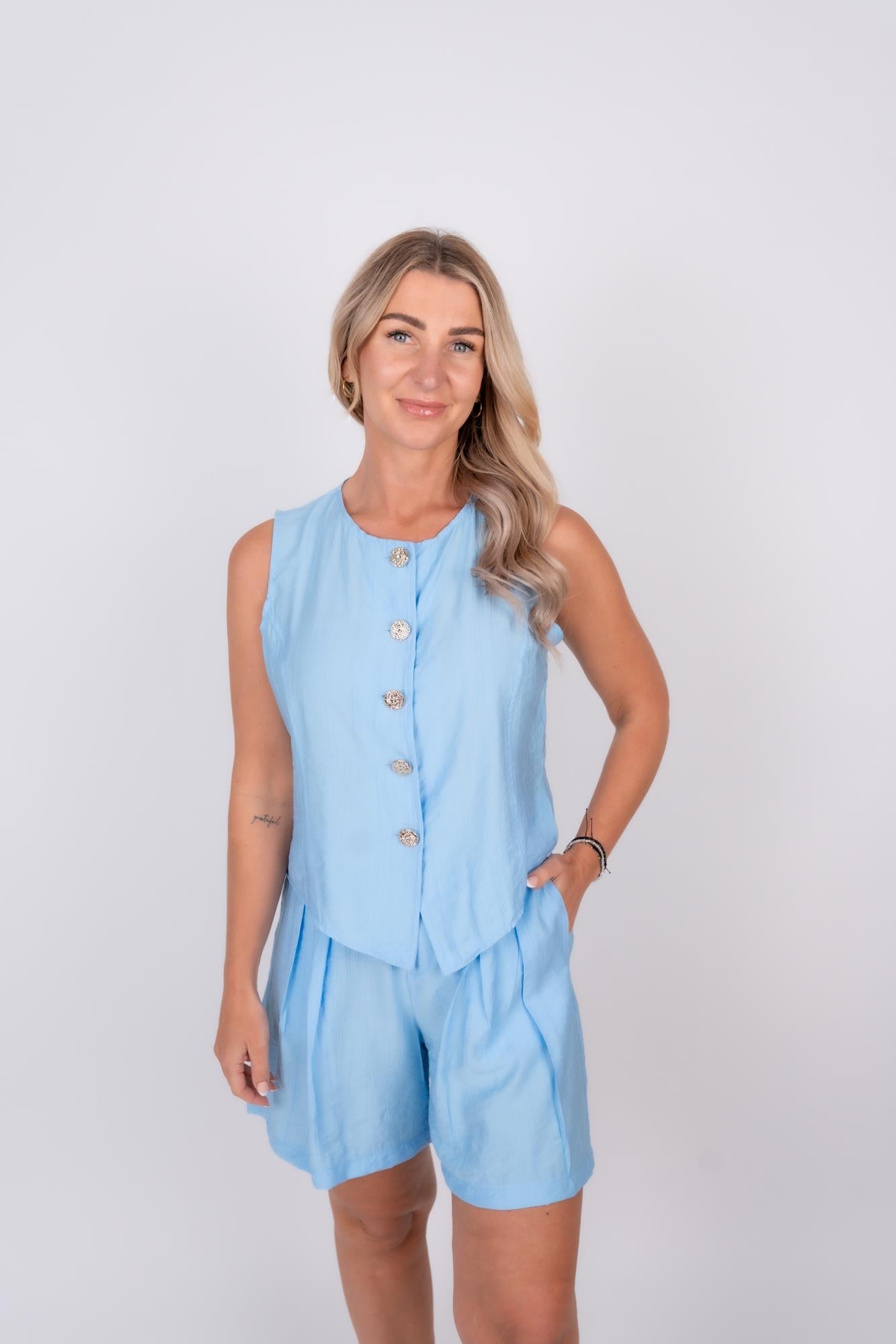 Set aus Weste und Shorts