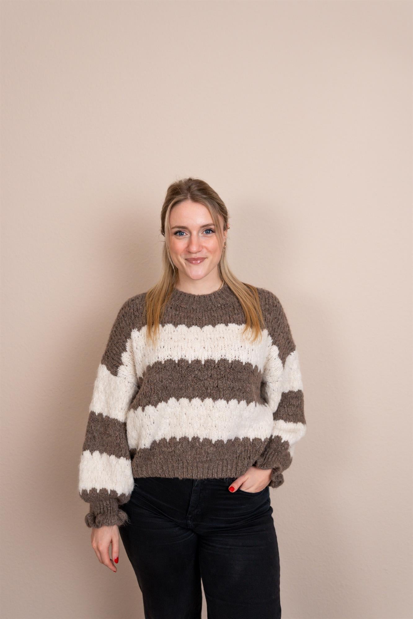 Pullover mit Blockstreifen und Rüschen