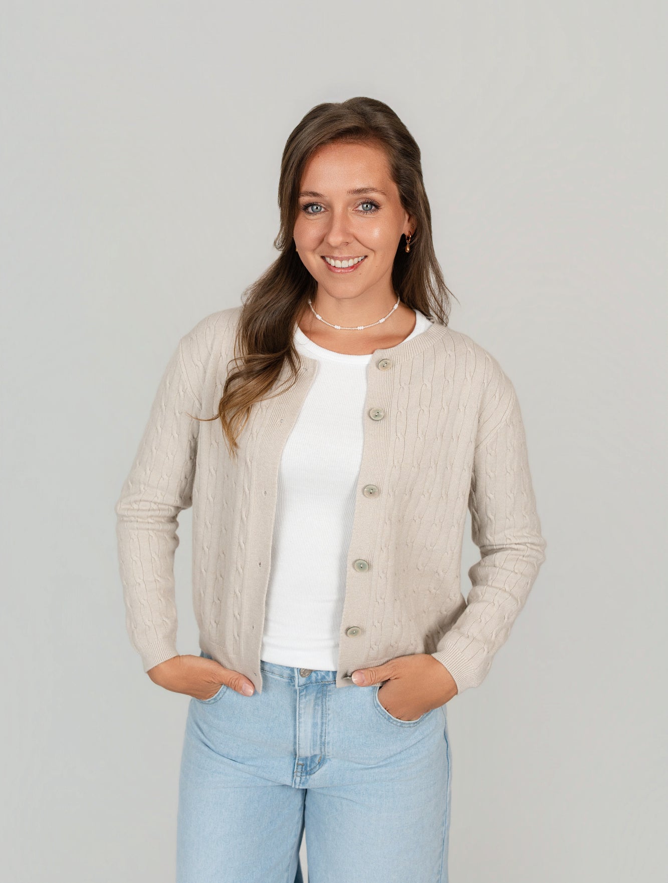 Feinstrickjacke mit Zopfmuster