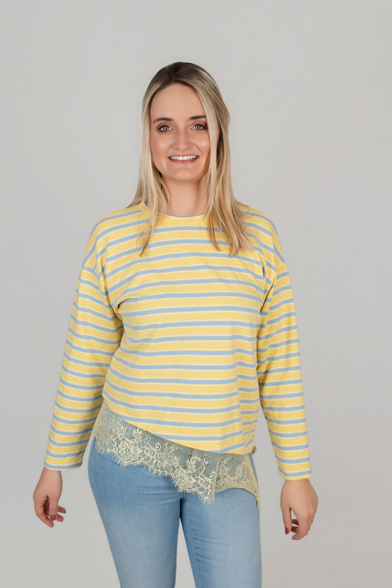 Pullover gestreift mit Spitze