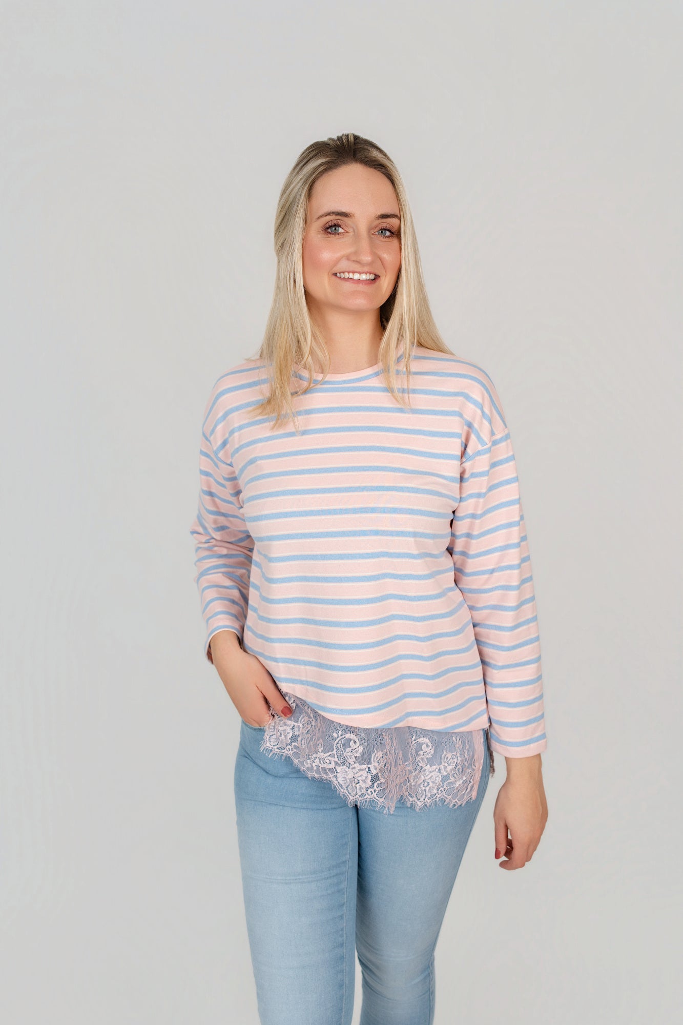 Pullover gestreift mit Spitze