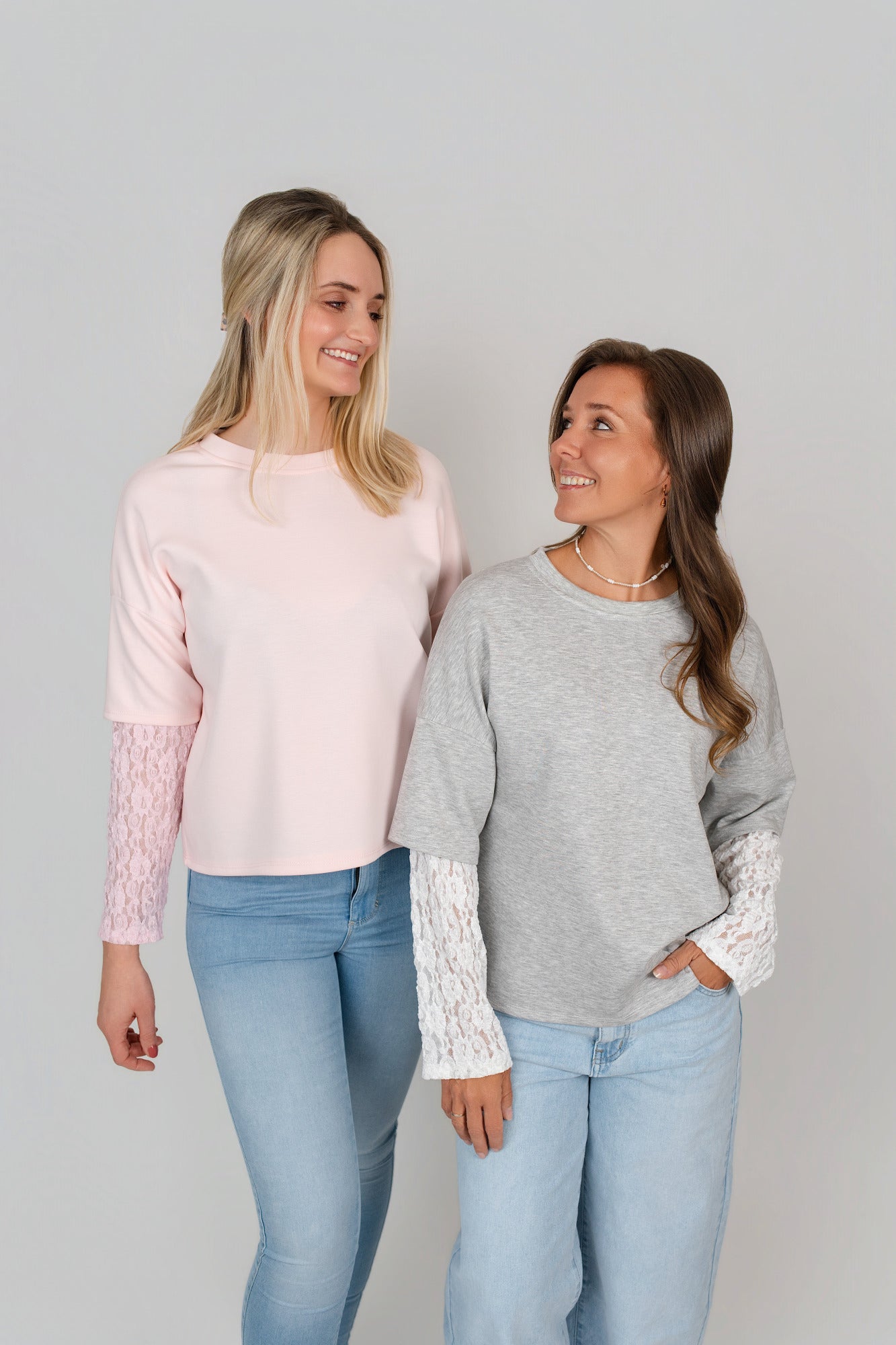 Pullover mit Spitzenärmeln