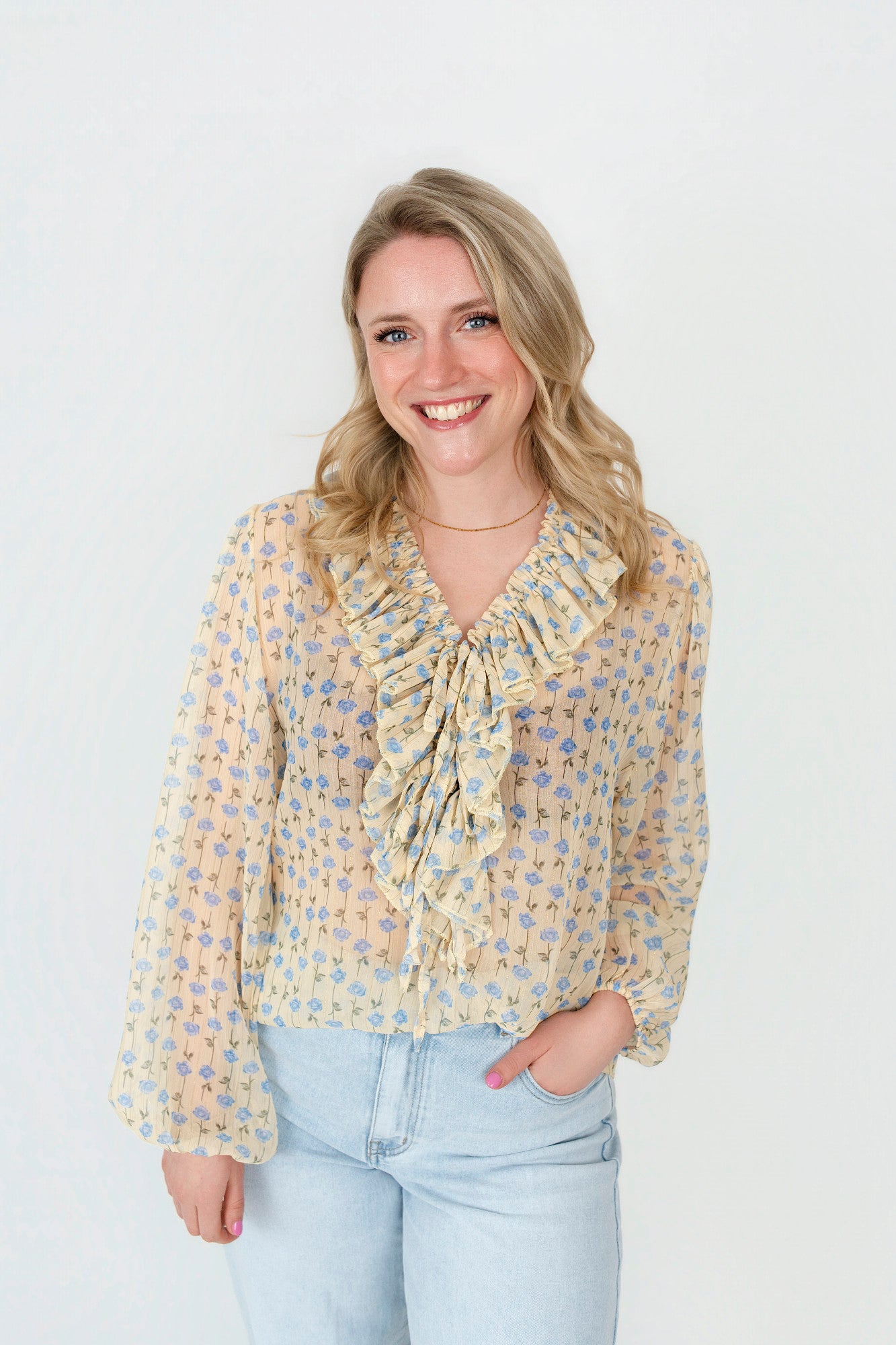 Bluse mit Rüschen und Schleife
