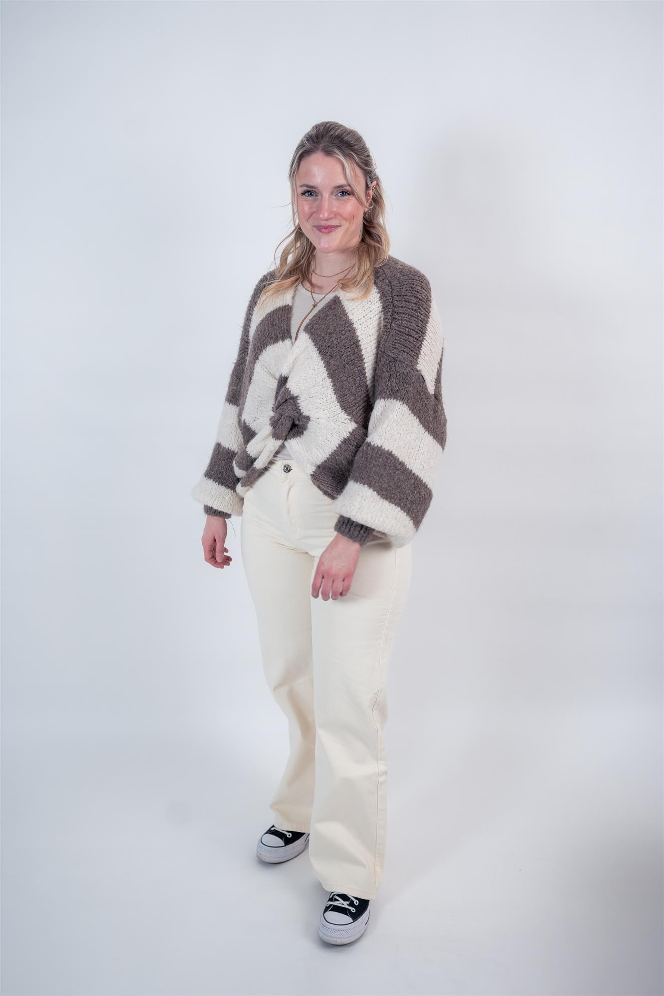Pullover mit Knoten