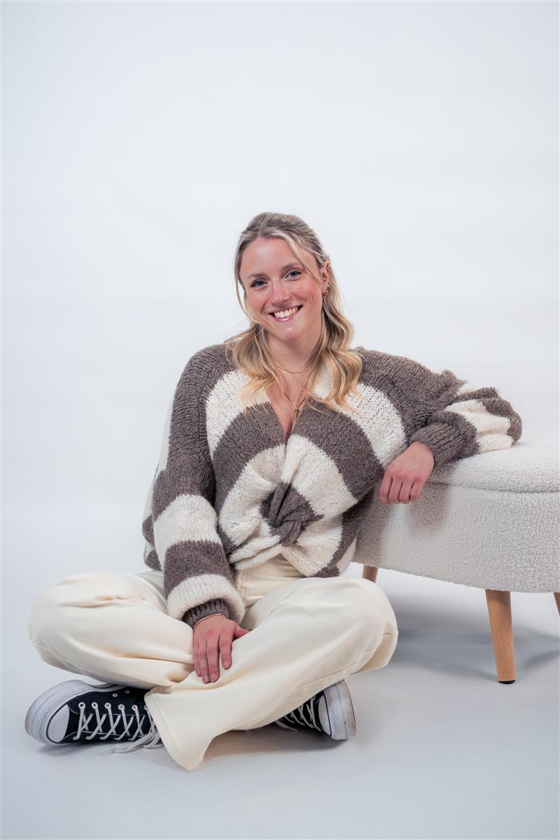 Pullover mit Knoten