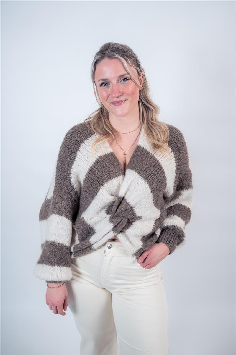 Pullover mit Knoten