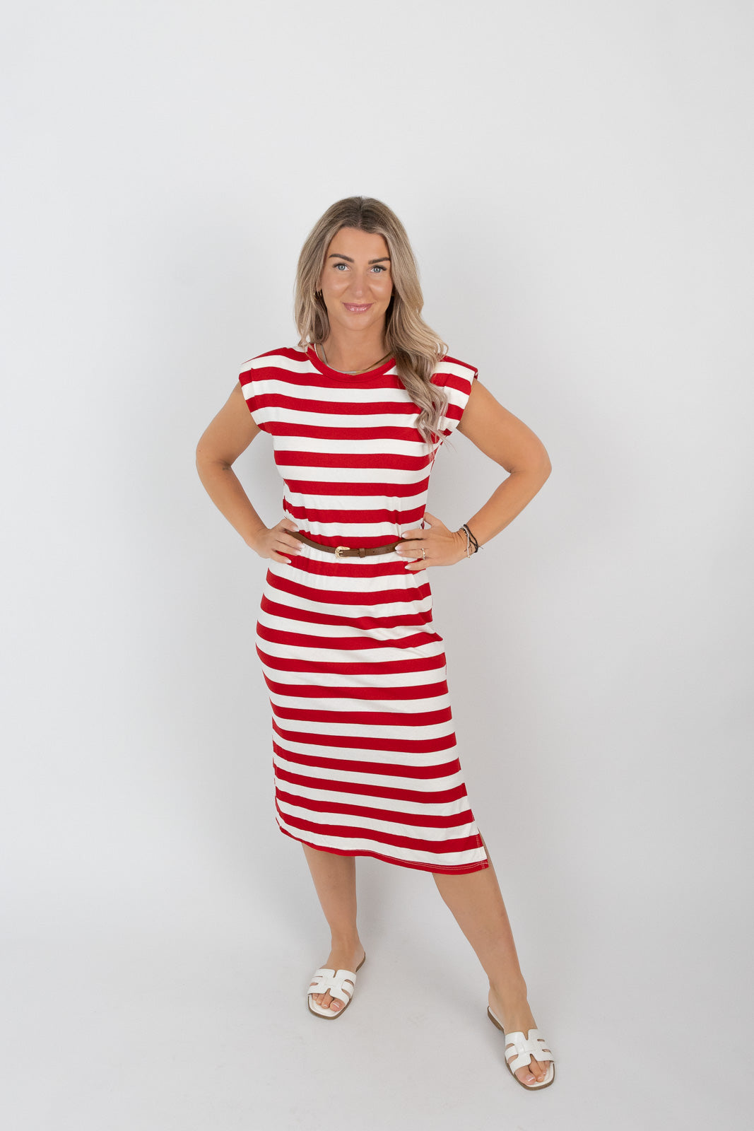 Gestreiftes Kleid mit Gürtel