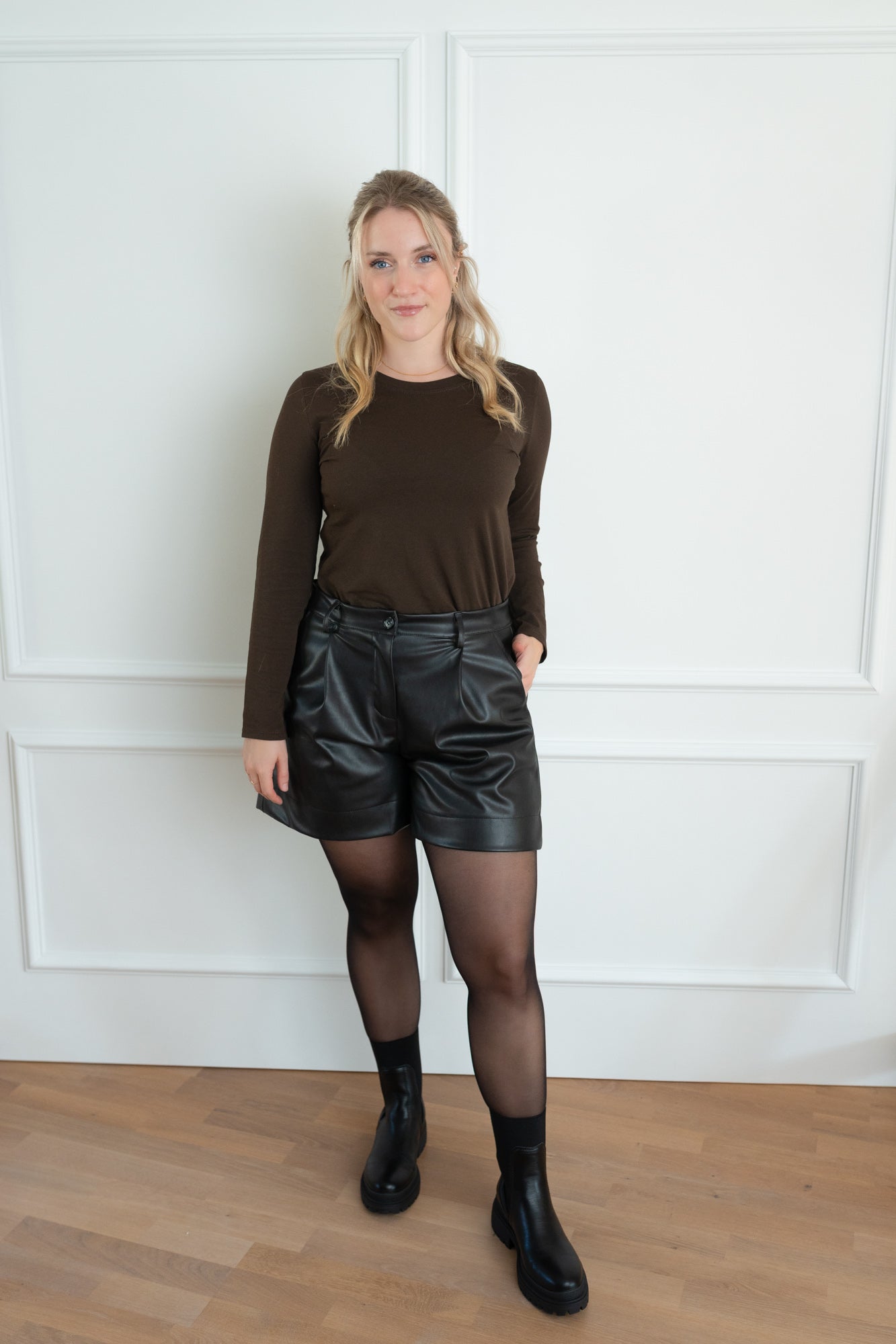 Shorts mit Bundfalte Lederoptik