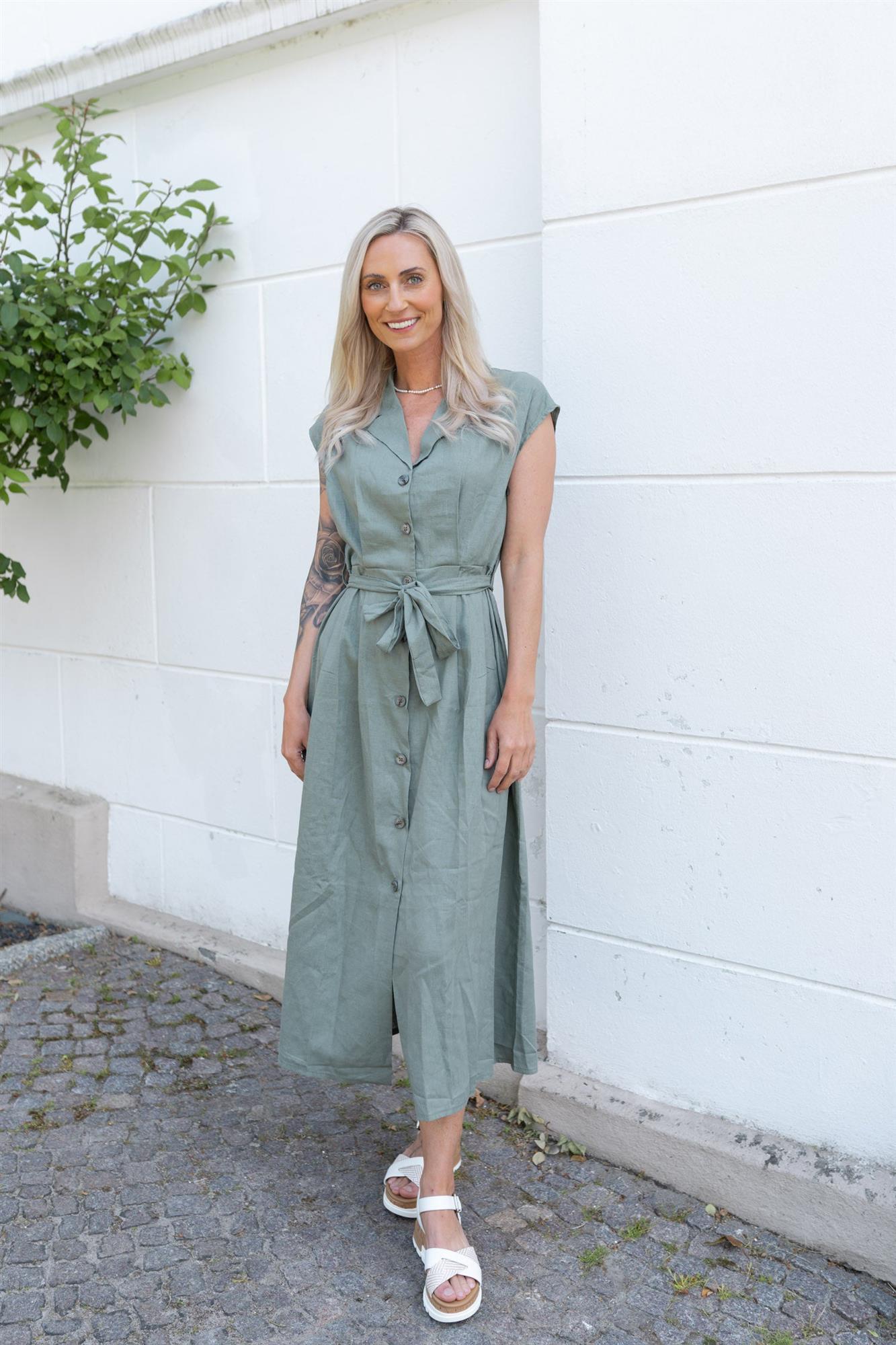 Leinenkleid in Salbei