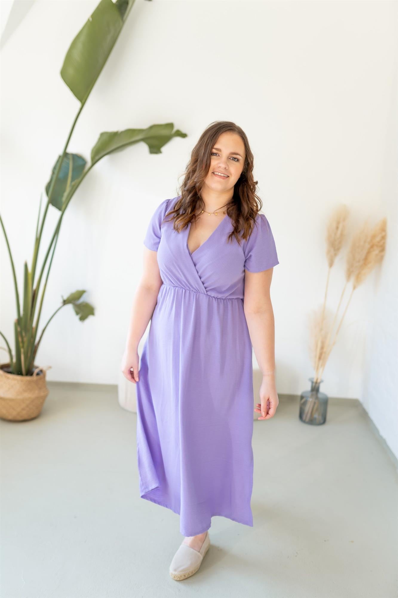 Basic-Kleid mit V-Ausschnitt