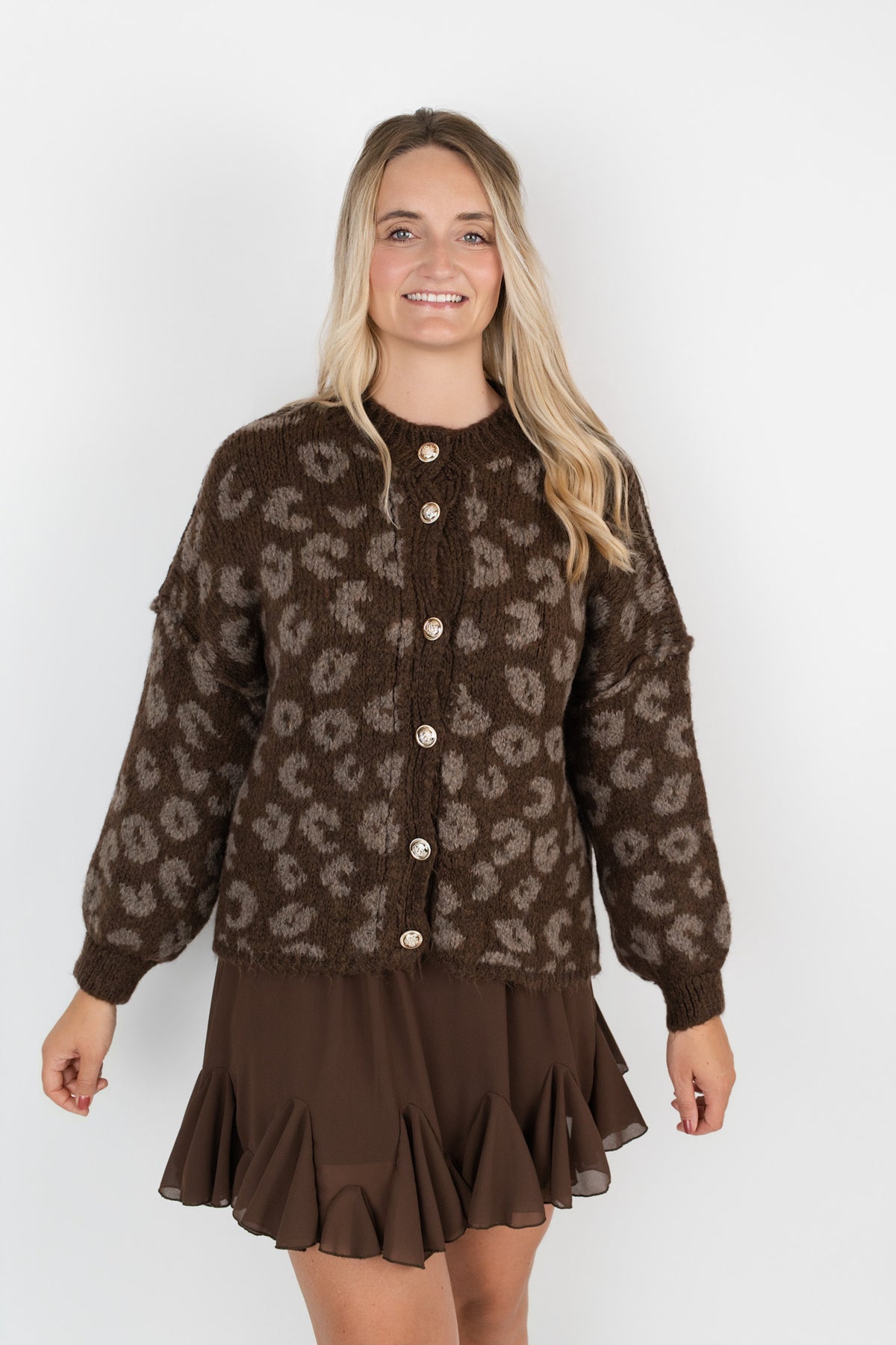 Strickjacke in kurz mit goldenen Knöpfen Leo