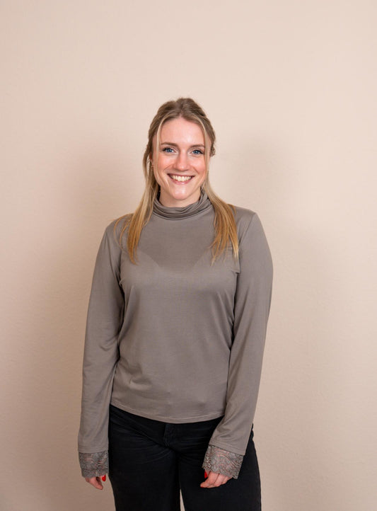 Rollkragenshirt mit Spitze