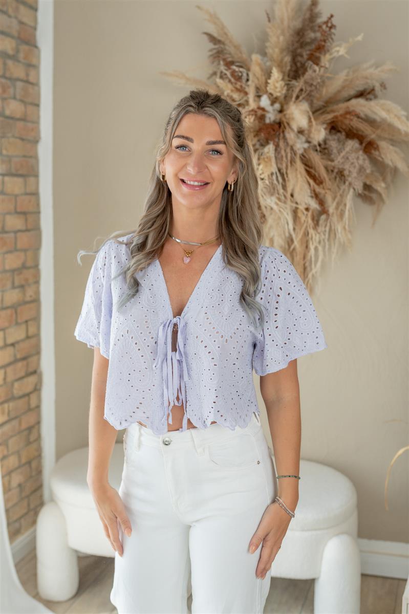 Bluse mit Lochstickereien
