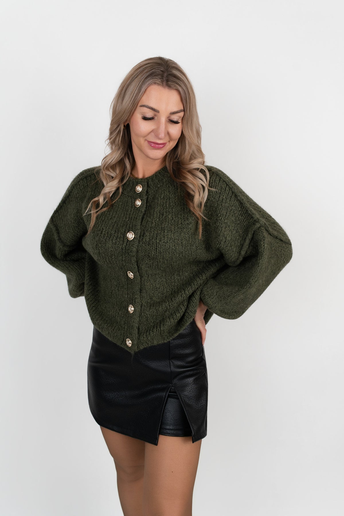 Strickjacke kurz mit goldenen Knöpfen
