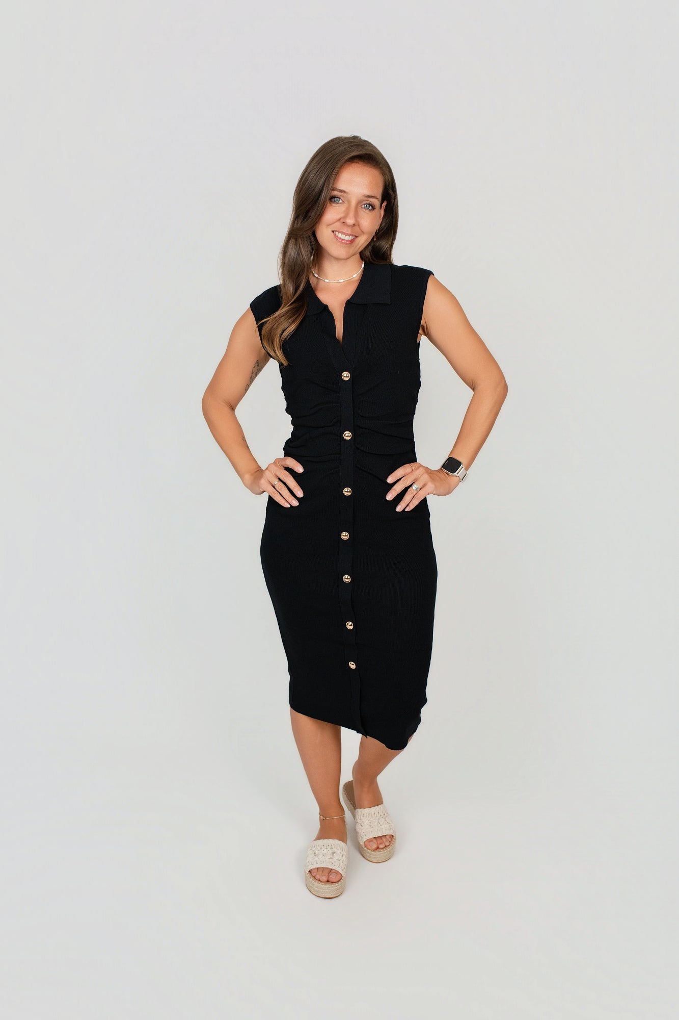 Kleid mit V-Ausschnitt & Kragen