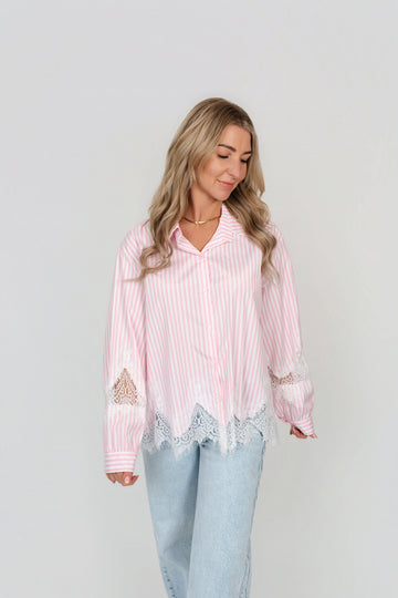 Hemdbluse mit Spitze