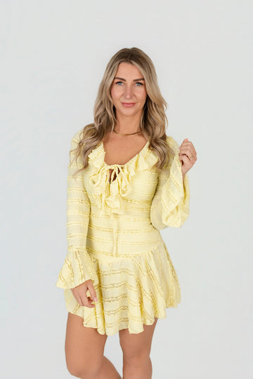 Kurzes Kleid mit Rüschen