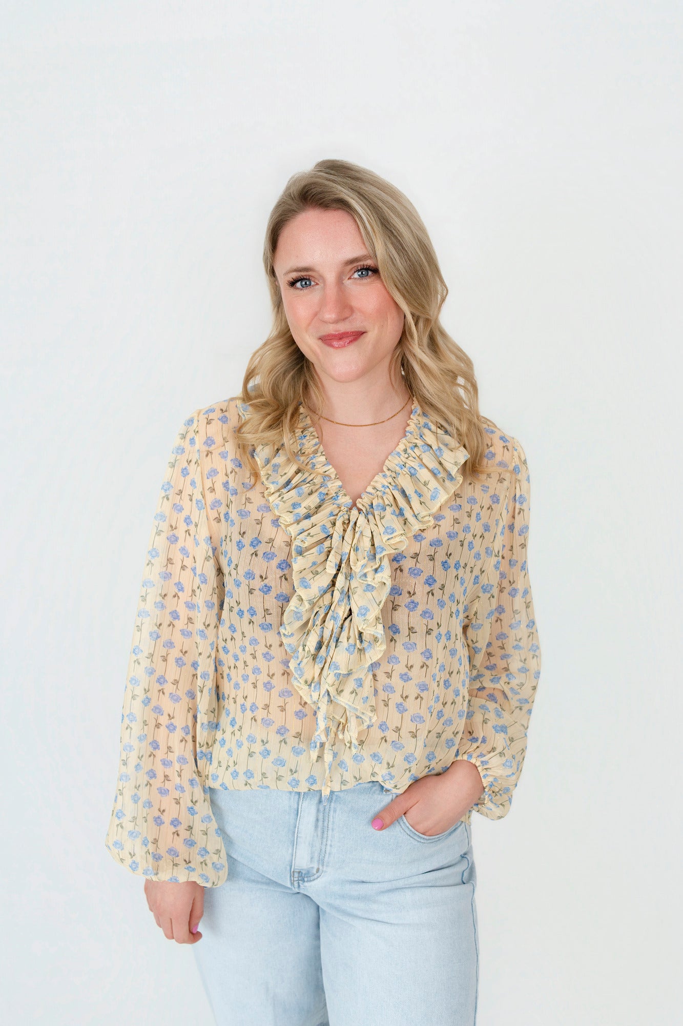 Bluse mit Rüschen und Schleife