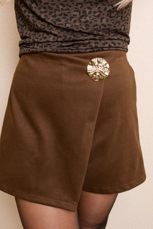 Skort mit Brosche