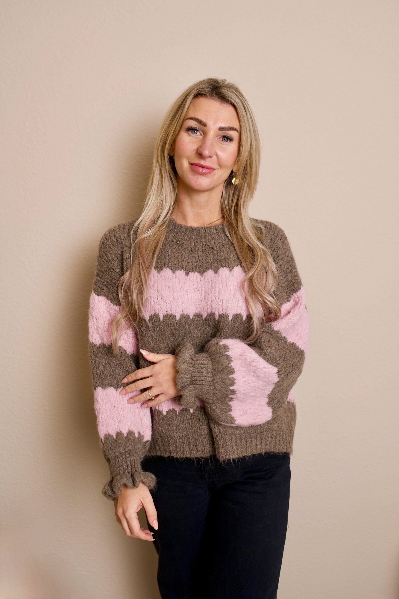 Pullover mit Blockstreifen und Rüschen