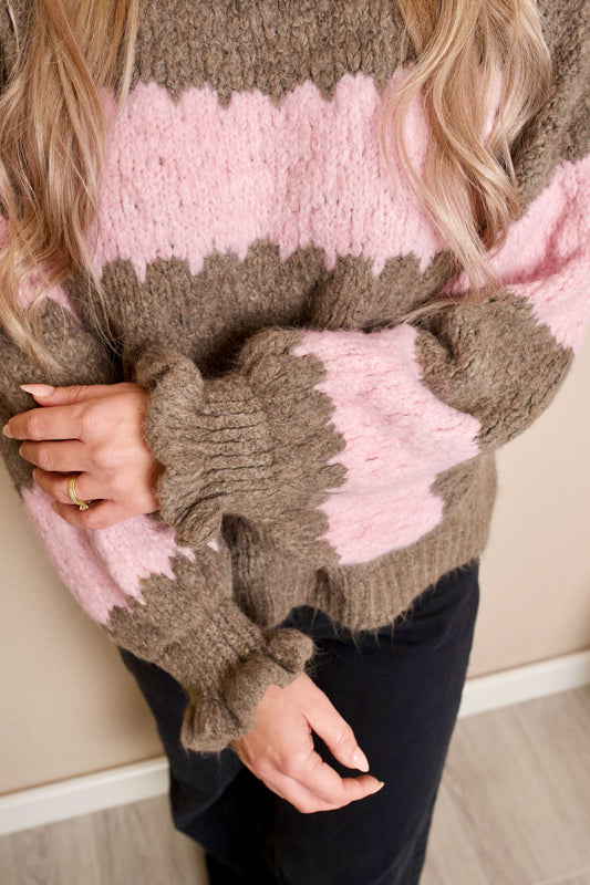 Pullover mit Blockstreifen und Rüschen