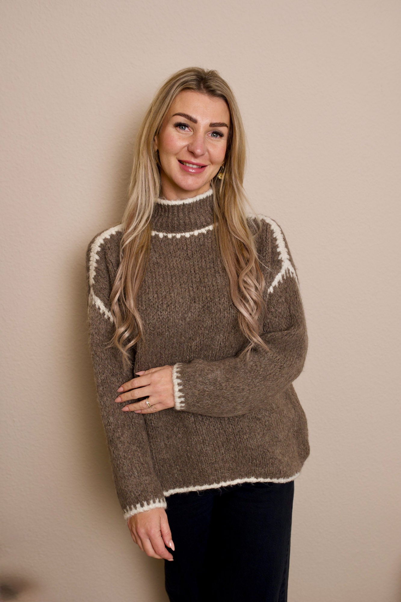 Pullover mit abgesetzten Nähten