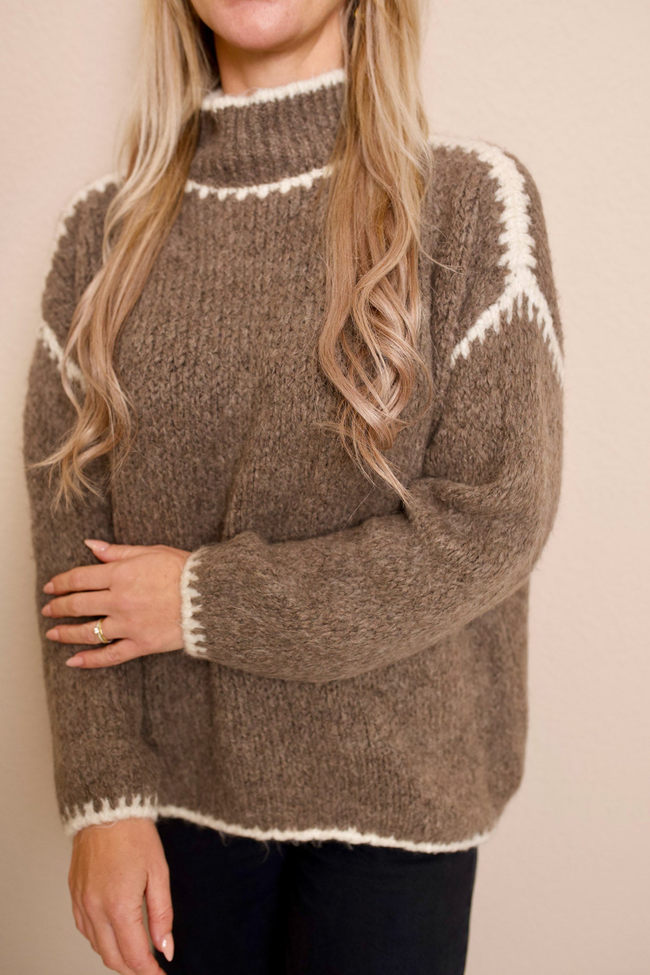 Pullover mit abgesetzten Nähten
