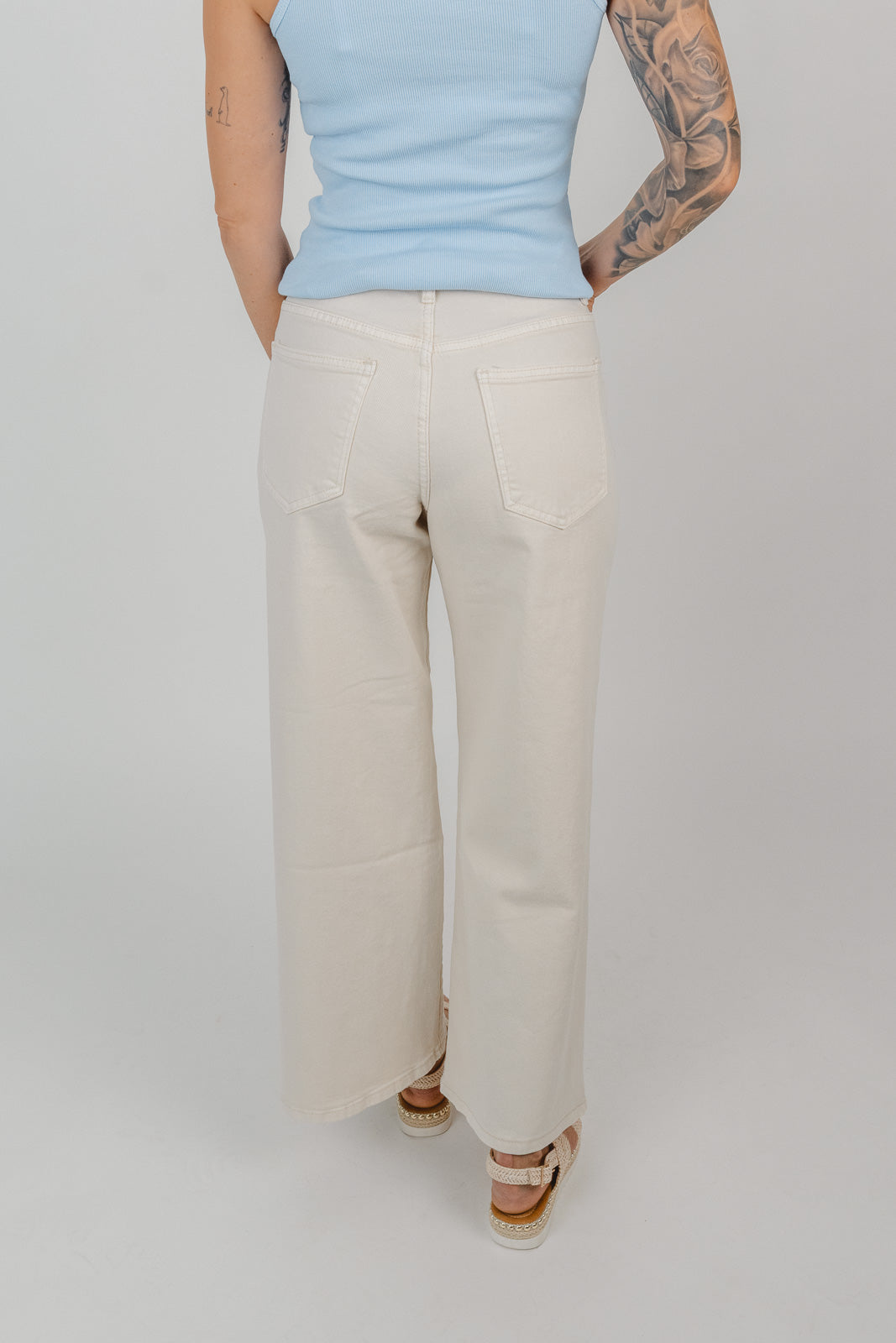 Wide Leg-Cropped Jeans